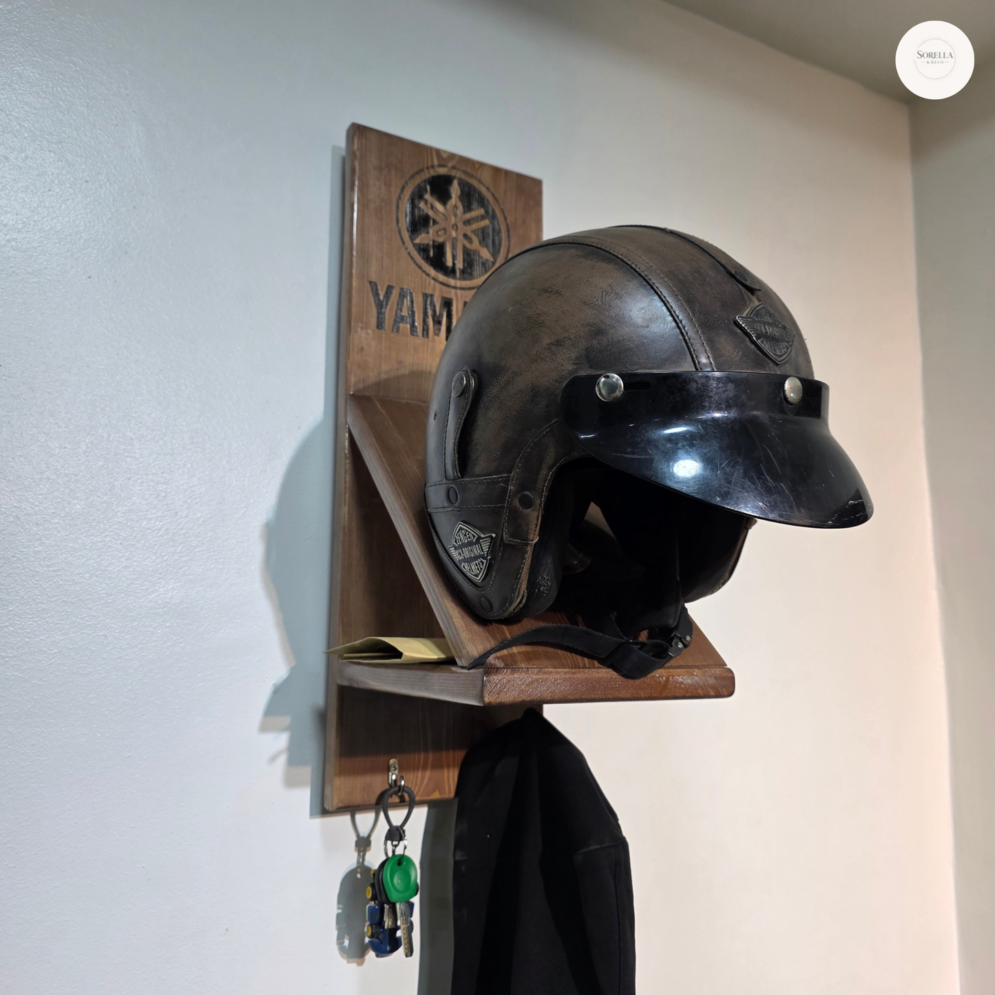 Support casque mural en bois massif